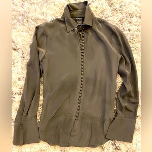 A very nice Club Monaco blouse, XS size. I wore it only once.